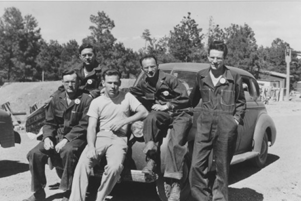 A group of soldiers from the Special Engineering Detachment at Los Alamos. Messinger is pictured at the far right.